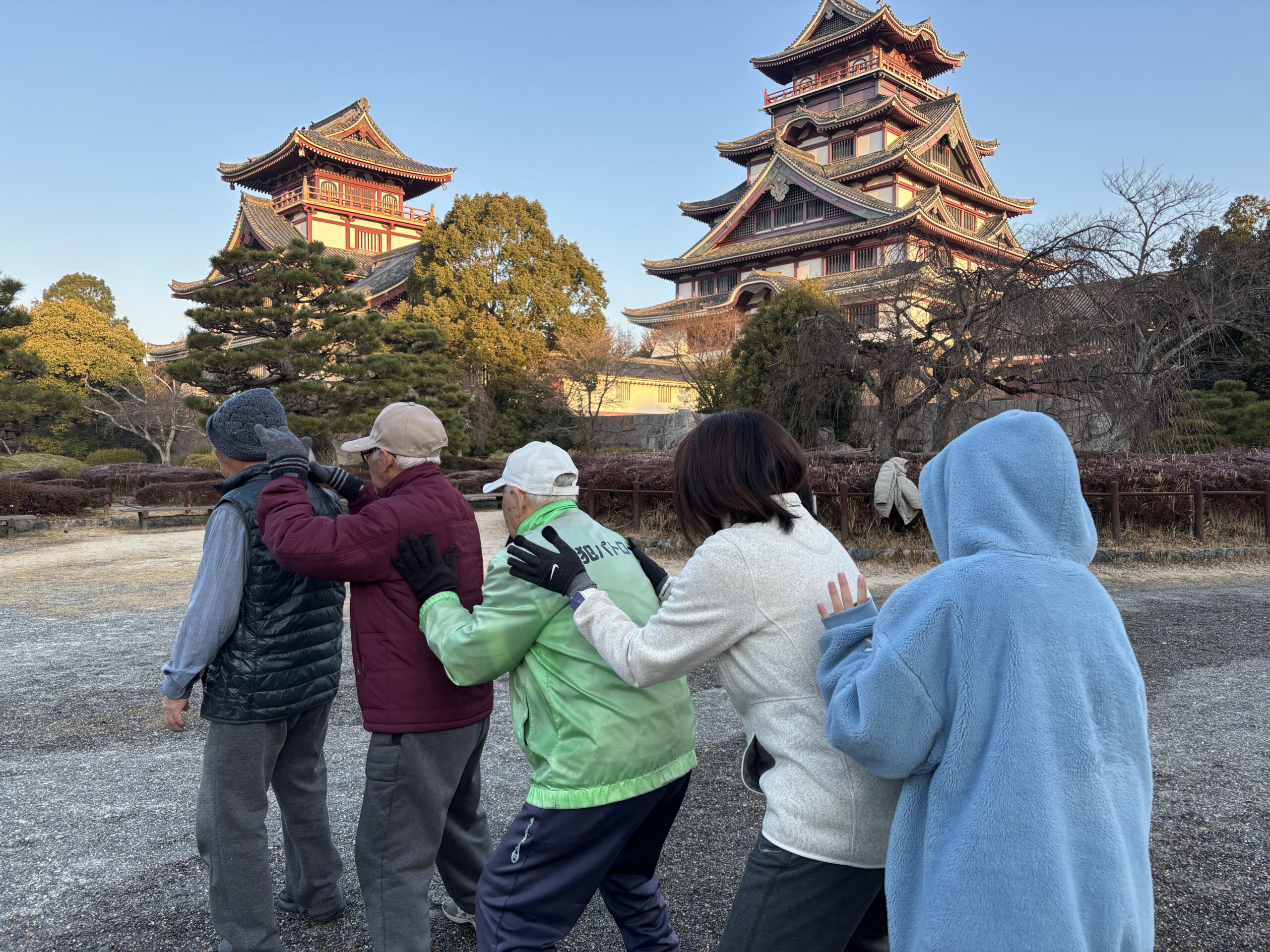 世代を超えて広がる朝の元気習慣 〜伏見桃山城公園に響く、健康と交流の輪〜