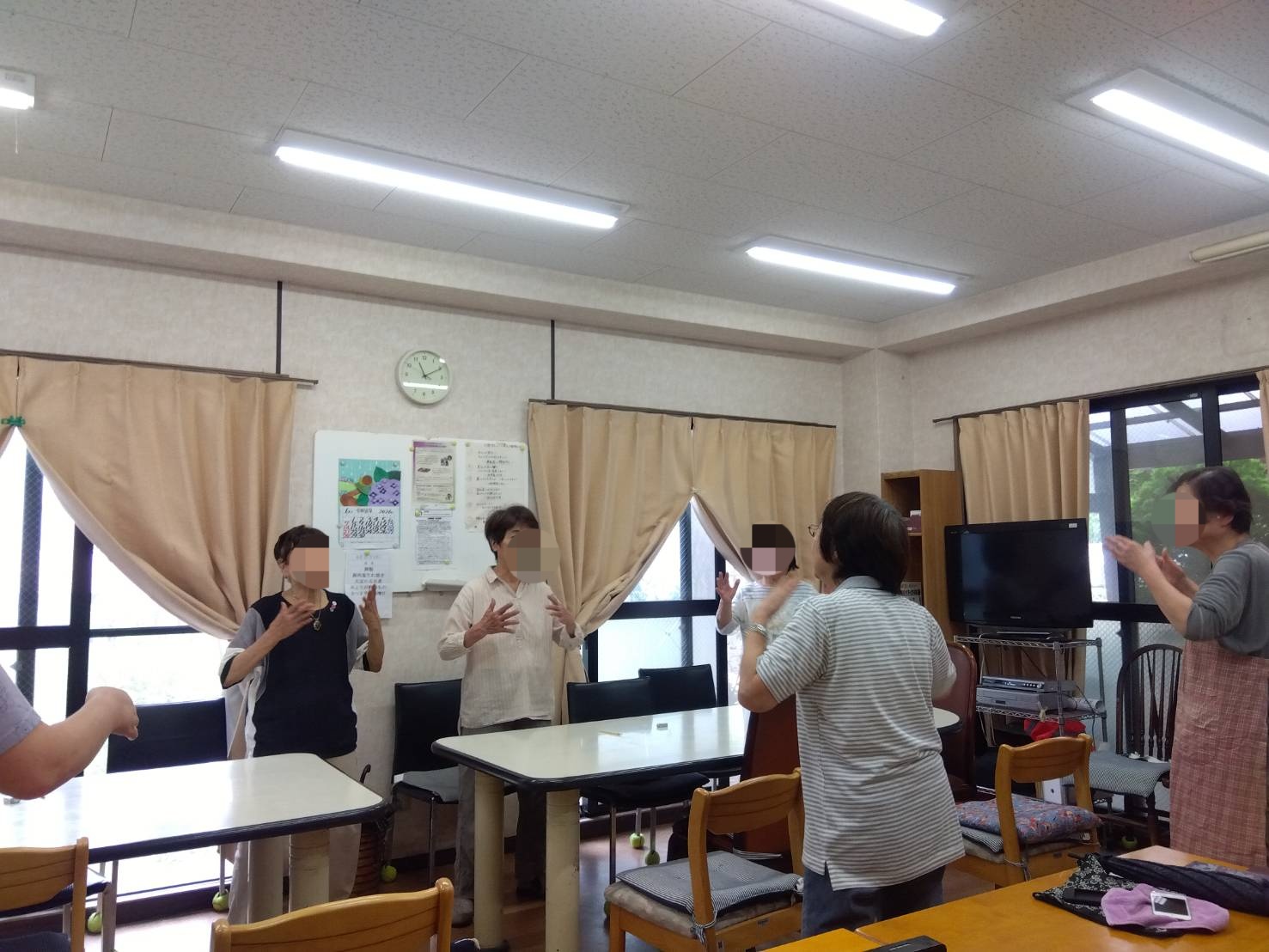 声を合わせて笑顔が広がる温かな居場所 大橋晴美ブレイントレーナーが届ける心と体が目覚める「楽しくブレイン体操」