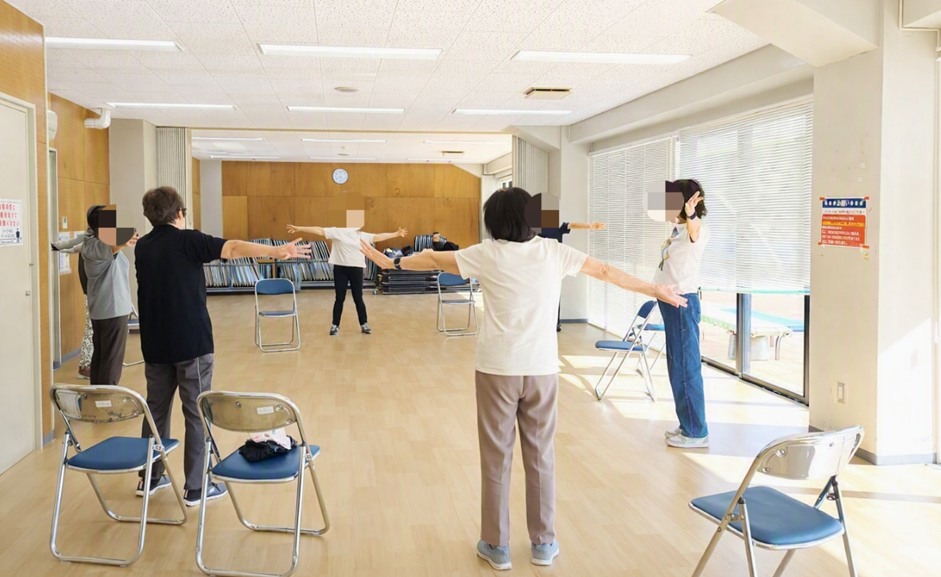 ねじる動きで体も心も軽やかに！公園学校で広がる健康習慣～中尾菜美子ブレイントレーナー～